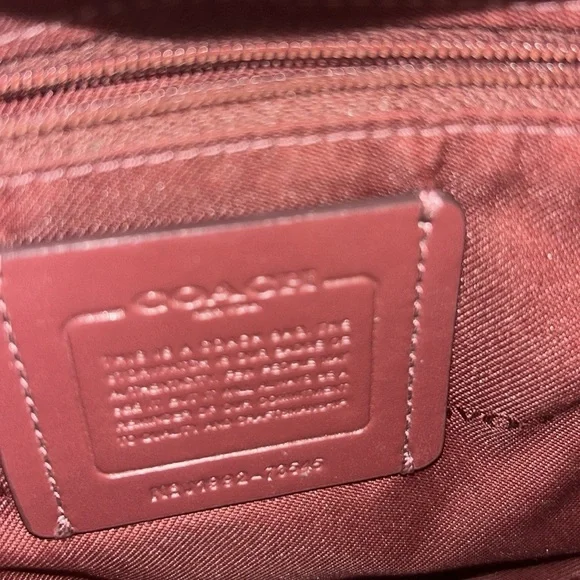 Coach Dalton 31 Pink Pebbled Leather NWOT w/gun metal hardware/bag charm - Picture 3 of 14